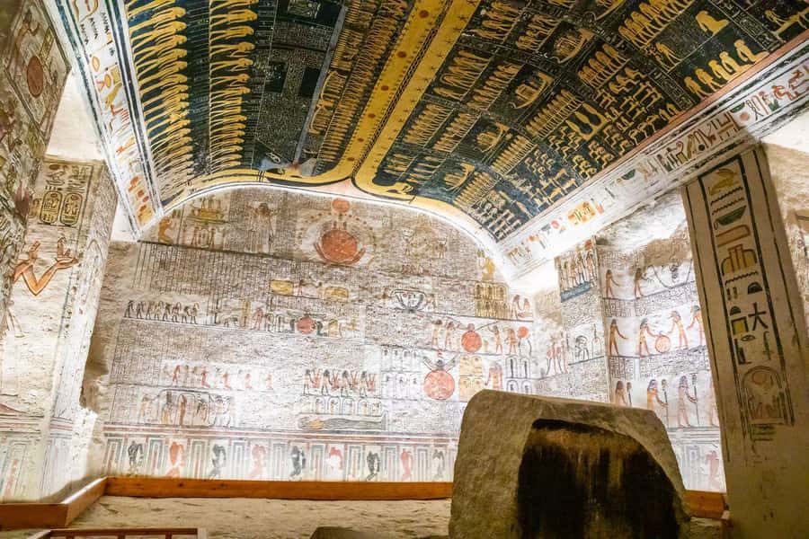 Luxor: West and East Banks All-Inclusive Tour & Balloon Ride - Colossi of Memnon: a short stop with a big scale
