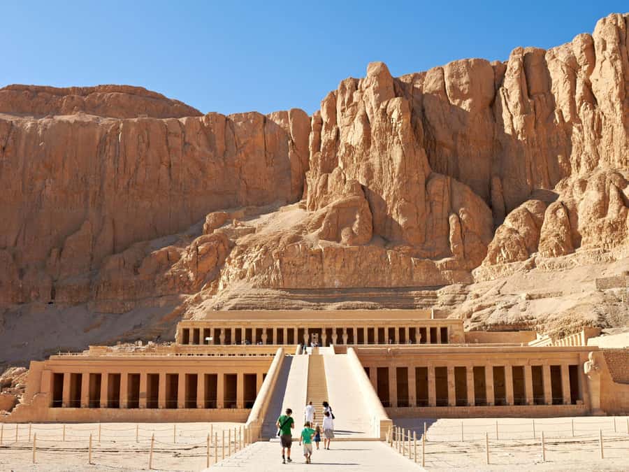Luxor: West and East Banks All-Inclusive Tour & Balloon Ride - Valley of the Kings: tombs, heat, and limited energy