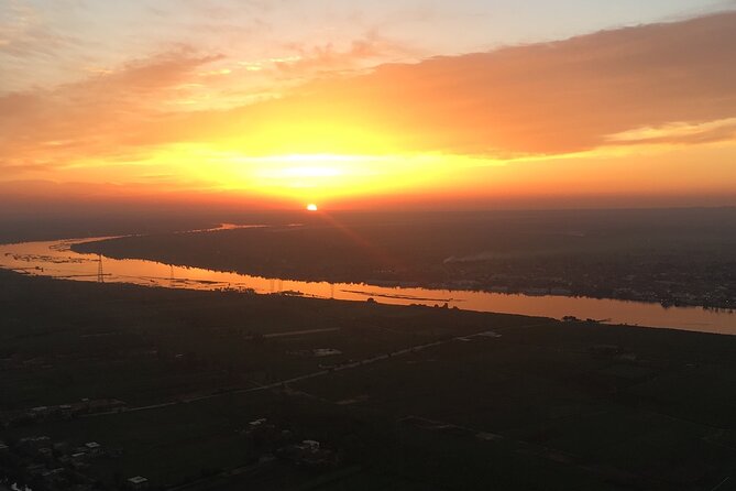 Luxury Sunrise Balloon Ride in Luxor with Hotel Pickup - What the sunrise looks like from the basket