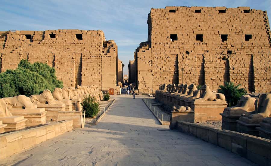 Makadi Bay: Luxor Highlights & King Tut Tomb Full-Day Tour - Lunch, the Nile crossing, and a welcome change of pace