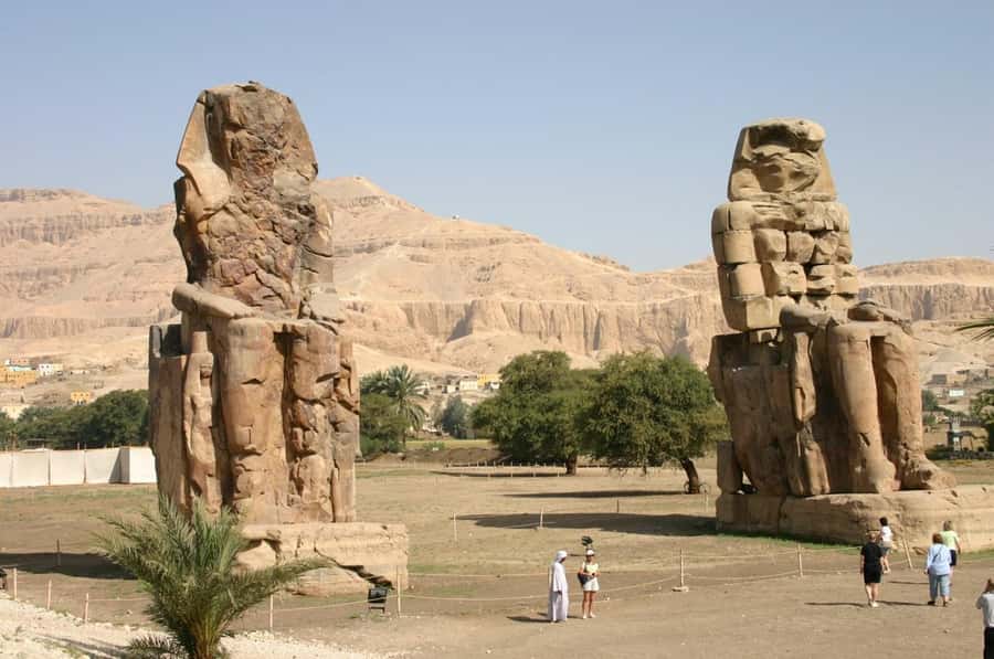 Makadi Bay: Luxor Highlights & King Tut Tomb Full-Day Tour - What to bring and how to handle the day