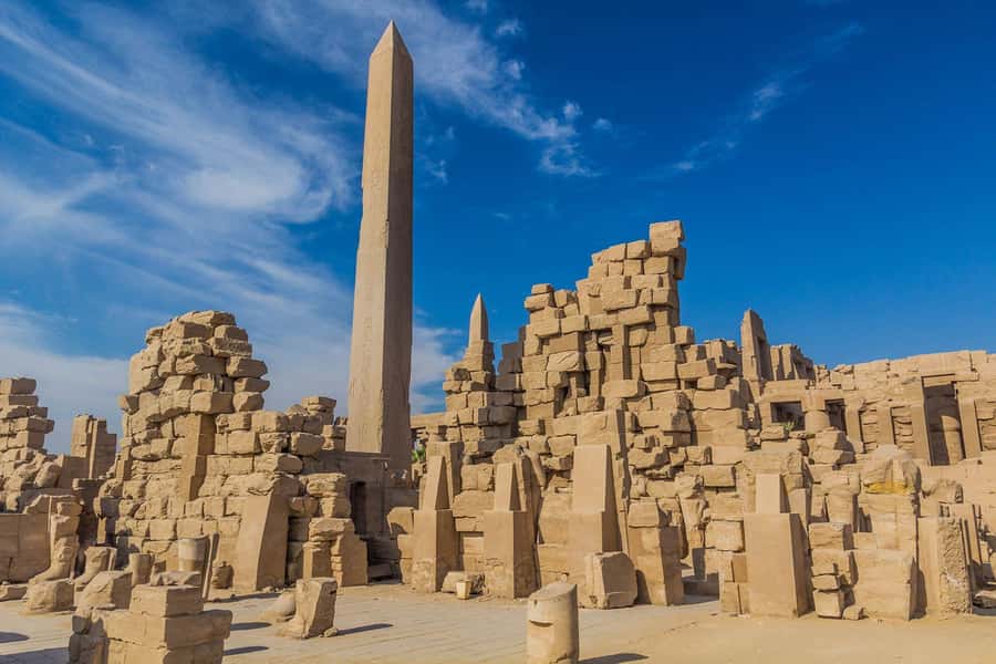 Makadi Bay: Luxor Highlights & King Tut Tomb Full-Day Tour - Karnak Temple and the Theban Triad