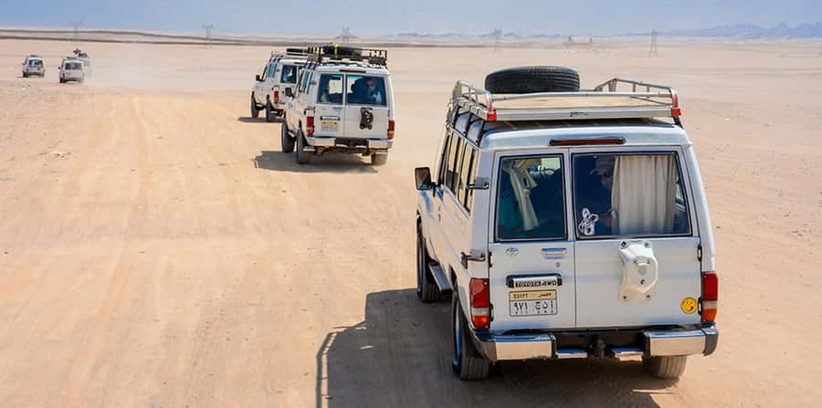Makadi Bay: Mega Tour Jeep, ATV, Buggy, Camel, Dinner & Show - Dinner, dancing, and the Sahara Park show
