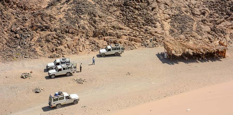 Makadi Bay: Mega Tour Jeep, ATV, Buggy, Camel, Dinner & Show - Looking at the desert sky through a digital telescope