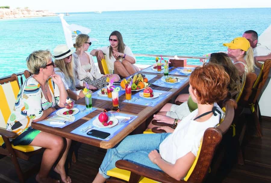 Marsa Alam: Elite vip Turtle bay snorkeling with BBQ Lunch - What the four-and-a-half-hour schedule looks like