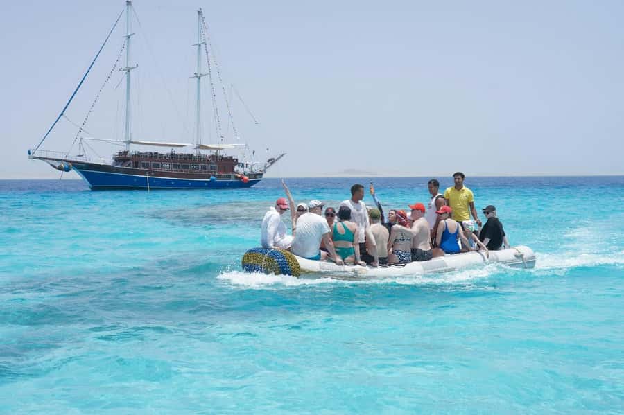Marsa Alam: Pirates Premium Boat to turtle bay with lunch - Marsa Shona for a second reef stop