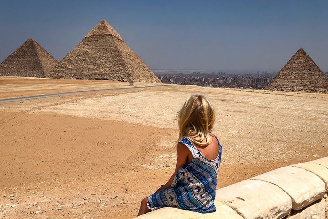 MrBeast 100 Hours Inside the Pyramids: An Exclusive Tour - Guides, language, and the human side of the visit