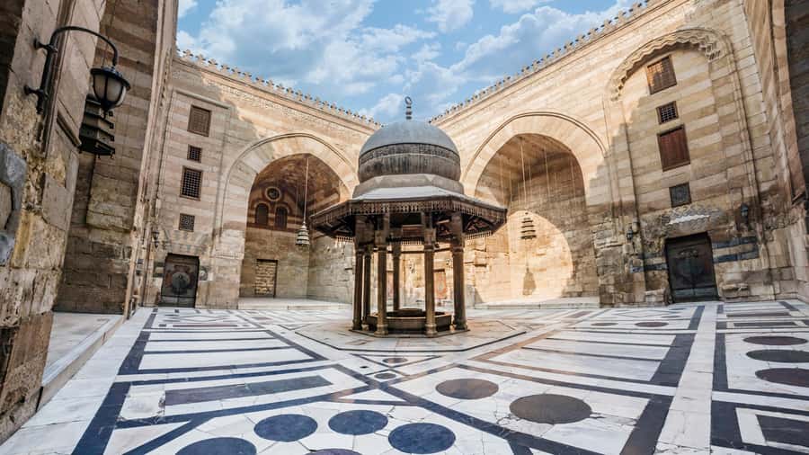 Old Cairo Guided Walk Tour: History, Culture & Street Bites - Al-Hakim Mosque and a quieter Cairo