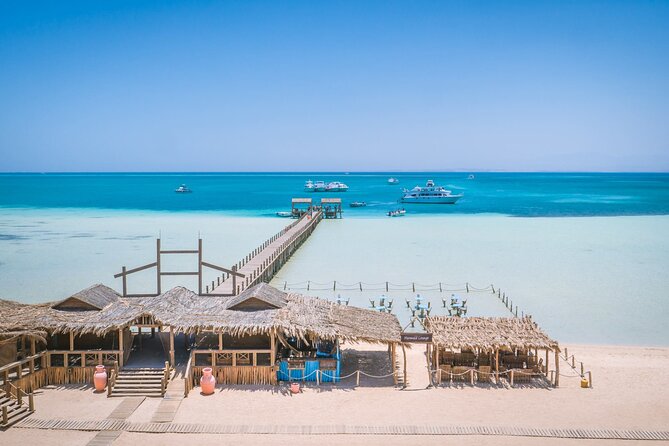 Orange bay full day with snorkeling and water sports - The boat, group size, and daily rhythm