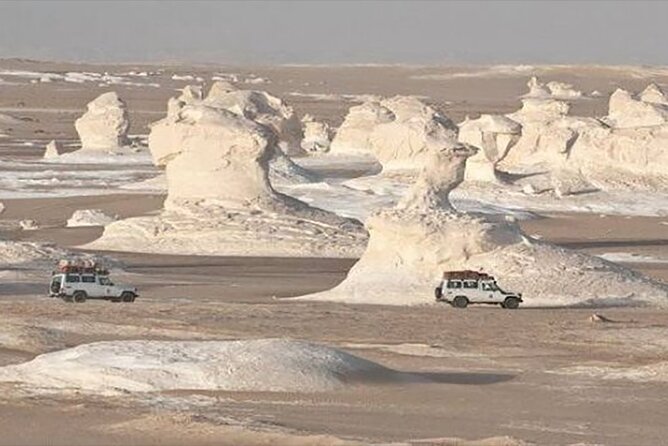 Private 2 Days Jeep Safari to White Desert and Bahariya Oasis - Crystal Mountain, Agabat, and the White Desert