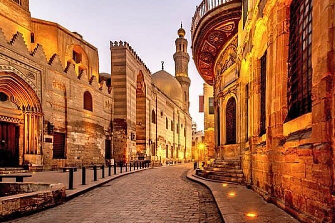 Private Day Tour Pyramids of Giza, Egyptian Museum and Bazaars - Is $60 a good value?