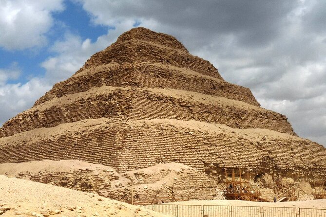 Private Full-Day Tour to Giza Pyramids,Sphinx,Memphis, and Saqqara - A full ancient Egypt day, with some engine noise