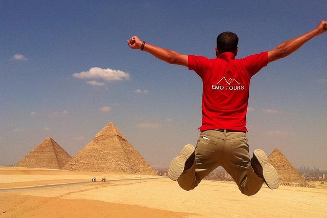 Private Full-Day Tour Visiting Giza Pyramids, Egyptian Museum and Old Market - Giza Plateau: start with Egypt’s great royal monuments