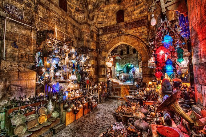 Private Full- Day Trip to Pyramids, Egyptian Museum & Khan el khallil - What the private guide adds at Giza