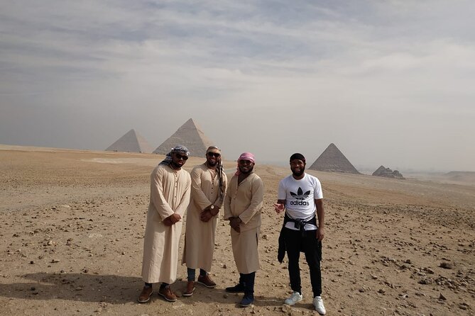 Private guided tour to Giza Pyramids, and Great Sphinx - Khafre and the surviving stone cap