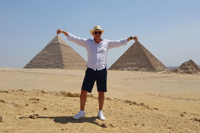 Private guided tour to Giza Pyramids, and Great Sphinx - Menkaure, smaller but not minor
