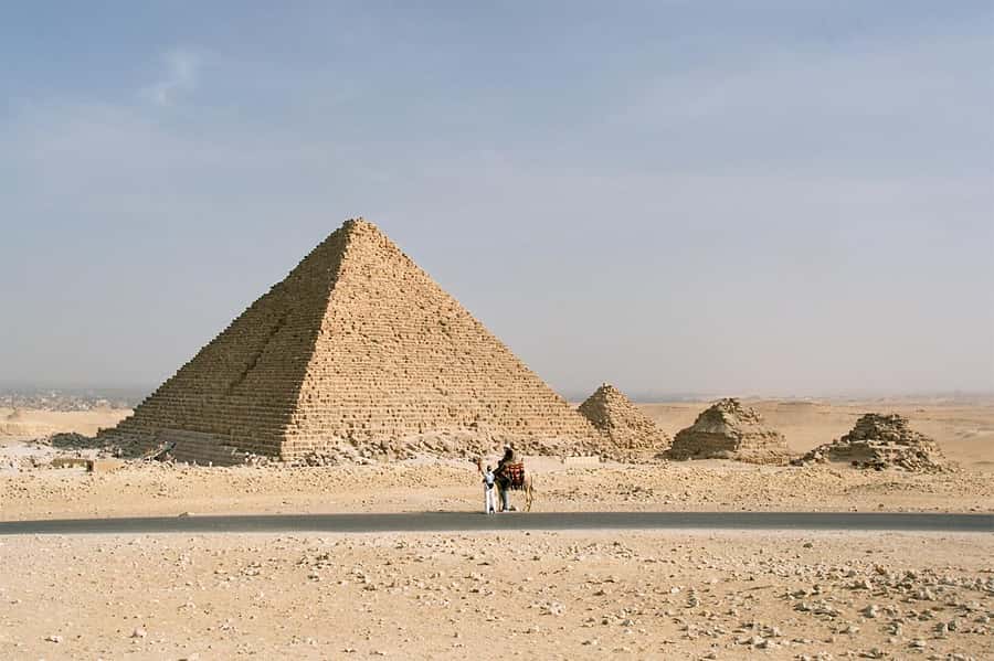 Private Half-Day Tour To Giza Pyramids And Sphinx - What the guide adds to the experience