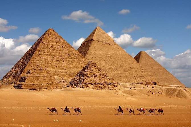 Private Tour: Giza Pyramids, Sphinx, Egyptian Museum, Khan el-Khalili Bazaar - At Giza, the pyramids are bigger than photographs suggest