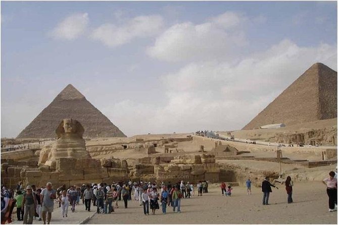 Private Tour: Pyramids of Giza Memphis Saqqara with Lunch - The Great Sphinx and its guarded expression
