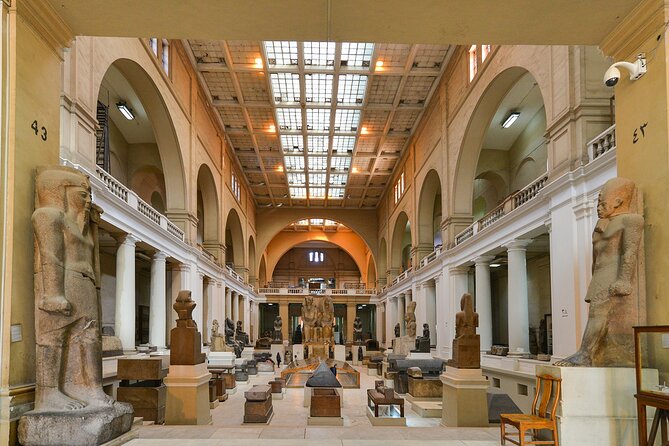 Private Tour to Giza Pyramids,Sphinx,Egyptian Museum&local lunch - Taking a useful break with local food