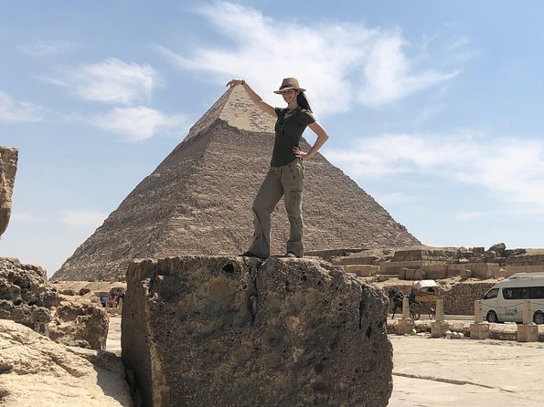 Private tour to Giza Pyramids,Sphinx,Egyptian Museum with Local Lunch - Meeting your guide and driver in Cairo