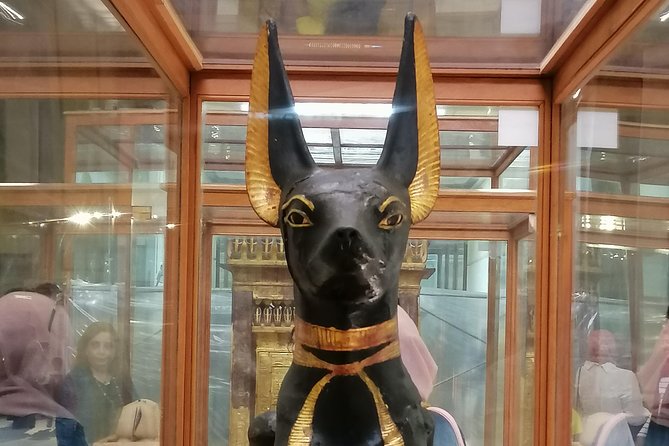 Pyramids of Giza, the Sphinx, the Egyptian Museum. - The Egyptian Museum and three thousand years of objects