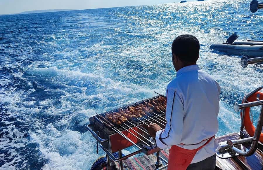 Sharm el-Sheikh: Premium Ras Mohammed & White Island Cruise - Snorkeling above Ras Mohammed’s coral reefs