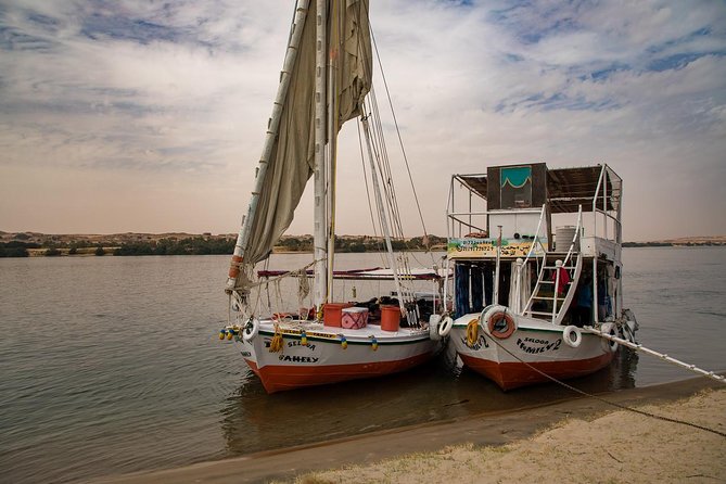 Short Felucca Trip On The Nile In Cairo - The felucca itself, and the motorboat problem