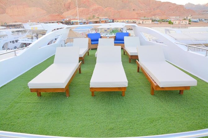 Snorkeling Day Trip to White Island and Ras Mohamed from Sharm - What the crew does well, and where service slips