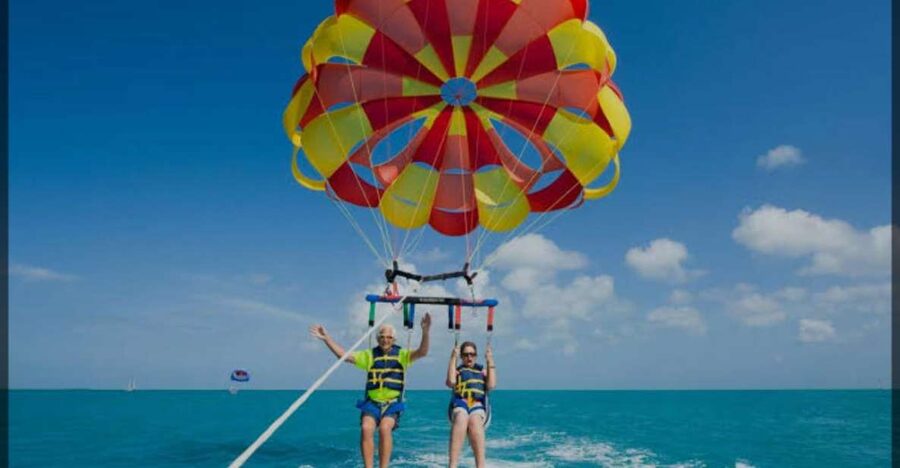Speedboat,Parasailing, Snorkeling & Piece Of Paradise Island - A fast start from your Hurghada-area hotel