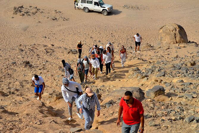 Stargazing Safari Adventure by Jeep with Bedouin Dinner-Hurghada - Bedouin dinner under the evening sky
