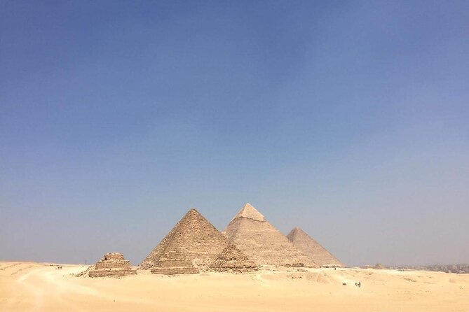 Taxi from the airport to The pyramids of Giza - Turning your airport arrival into a pyramid visit
