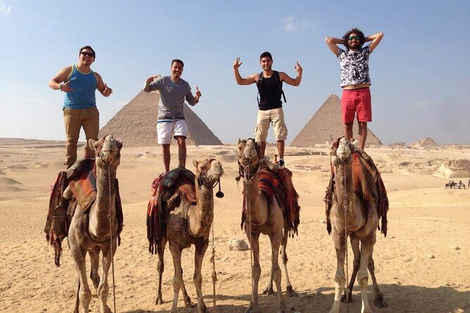 Taxi from the airport to The pyramids of Giza - Private group control, with a few limits