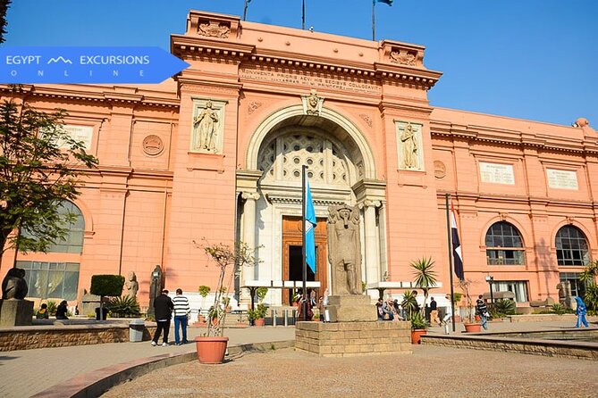 The pyramids & Museum day tour - Four hours among the pyramids at Giza