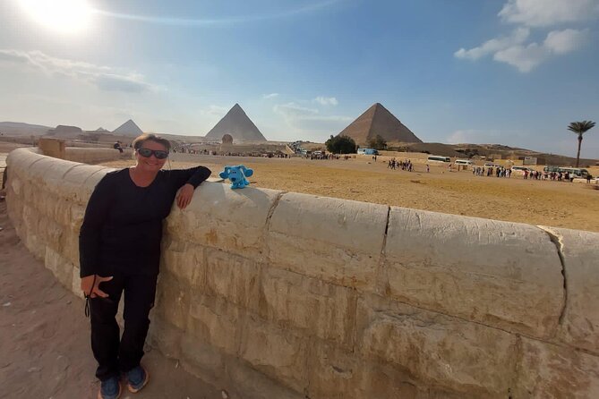 Tour Giza pyramids,Sphinx,Sakkara Pyramid,Memphis& Pyramid Inside - Giza begins with the pyramids everyone knows