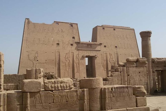 Transfer from Aswan to Luxor - The road between the monuments