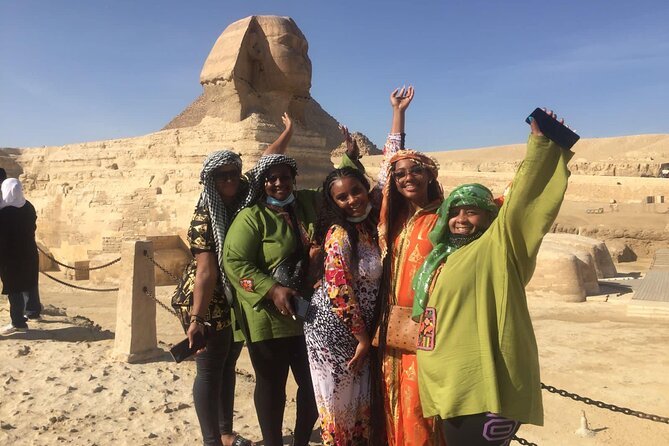 VIP Half Day Tour Giza Pyramids ,Great Sphinx and Cairo Food Tour - Meeting the Great Sphinx up close